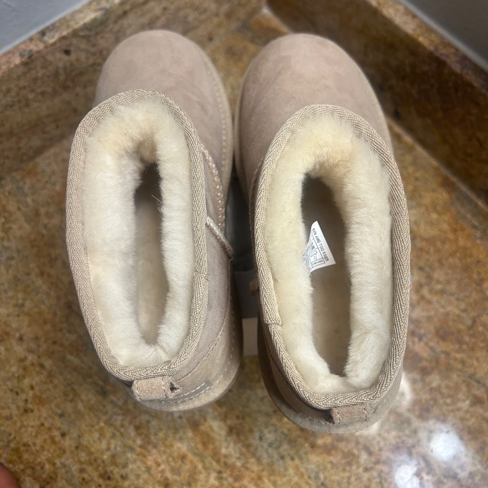 Ugg Mini boots kids size 4 New without tag color Sand No box new shoes - Picture 5 of 7